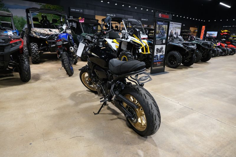 2023 Yamaha XSR700 RAVENImage 7