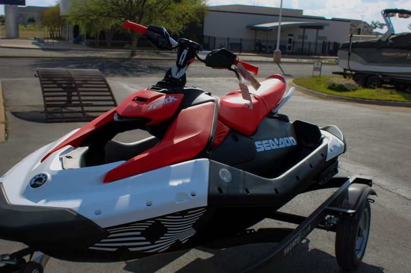 2025 SEADOO SPARK TRIXX FOR 3 DRAGON RED AND WHITE Image 3