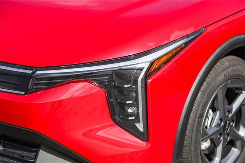 New 2025 Kia K4 LXSImage 12
