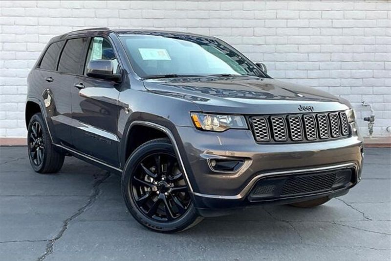 2021 Jeep Grand Cherokee Laredo XImage 12