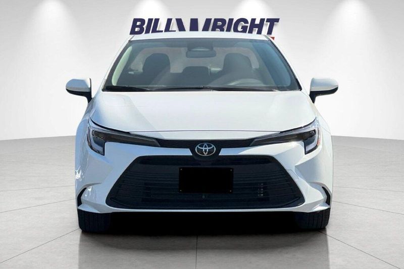New 2027 Toyota Corolla Hybrid LEImage 8
