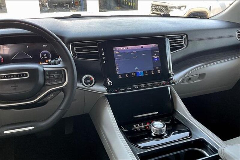 2023 Jeep Wagoneer Series IIIImage 5
