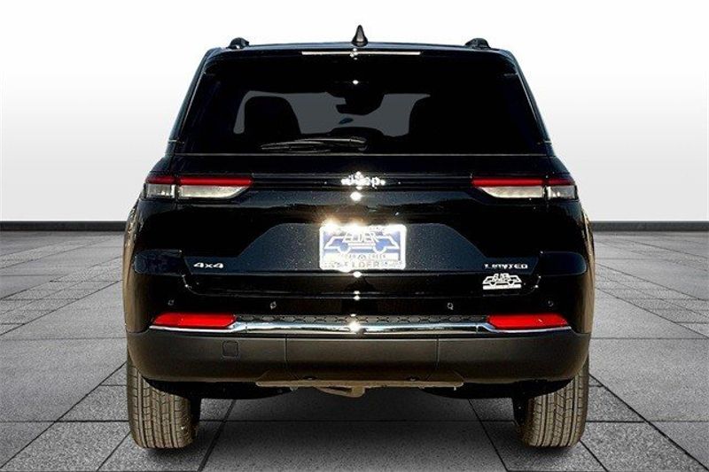 2024 Jeep Grand Cherokee Limited 4x4 in a Diamond Black Crystal Pearl Coat exterior color and Global Blackinterior. Elder CDJR Cedar Creek 430-558-0679 eldercedarcreek.com 