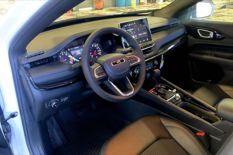 2025 Jeep Compass Latitude photo 7