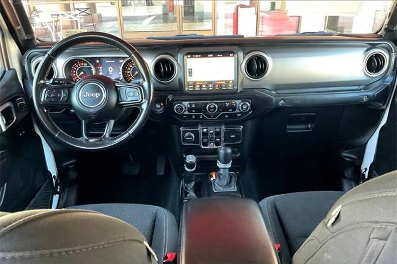 2021 Jeep Gladiator Image 15