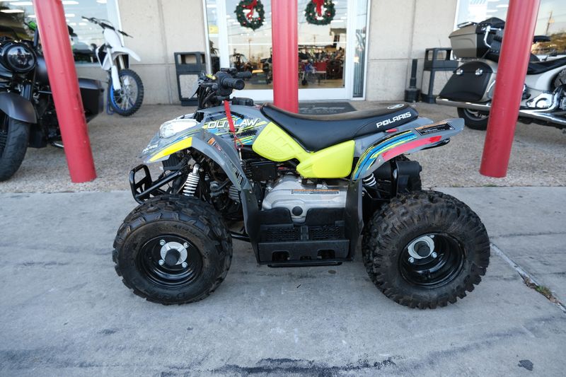 2019 Polaris OUTLAW 50 AVALANCHE GREYLIME SQUEEZEImage 20