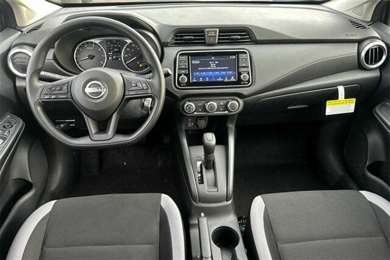 2025 Nissan Versa 1.6 SImage 10