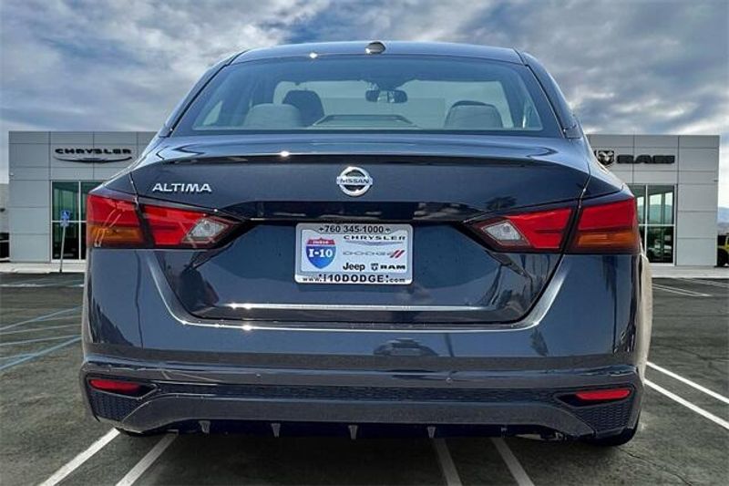 Used 2022 Nissan Altima 2.5 SVImage 3