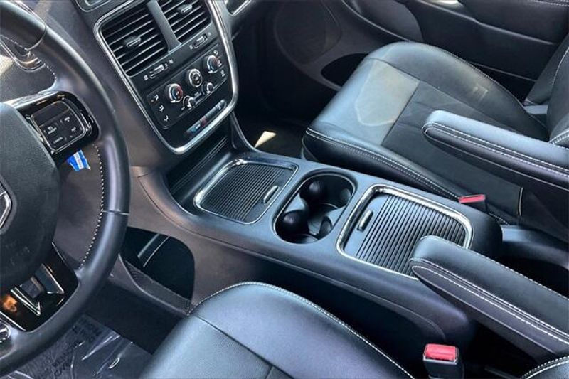 2019 Dodge Grand Caravan SXTImage 17