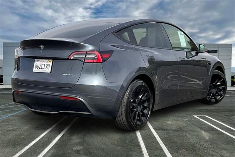 2021 Tesla Model Y Long RangeImage 13