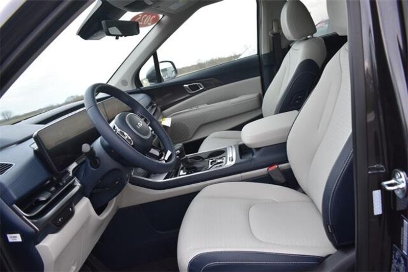2025 Kia Carnival SX PrestigeImage 25