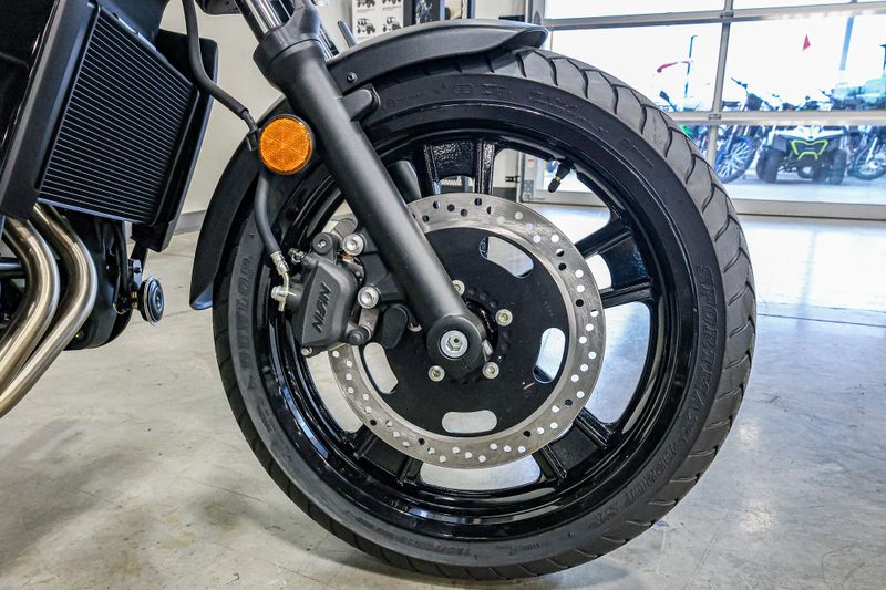 2025 Kawasaki VULCAN S ABS METALLIC FLAT SPARK BLACK AND METALLIC FLAT RAW GRAYSTONE Image 8
