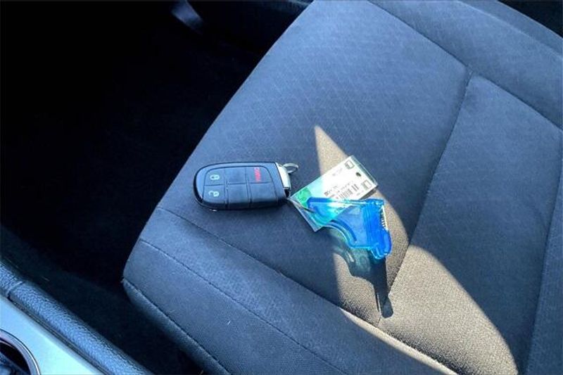 Used 2019 Jeep Grand Cherokee Laredo EImage 11