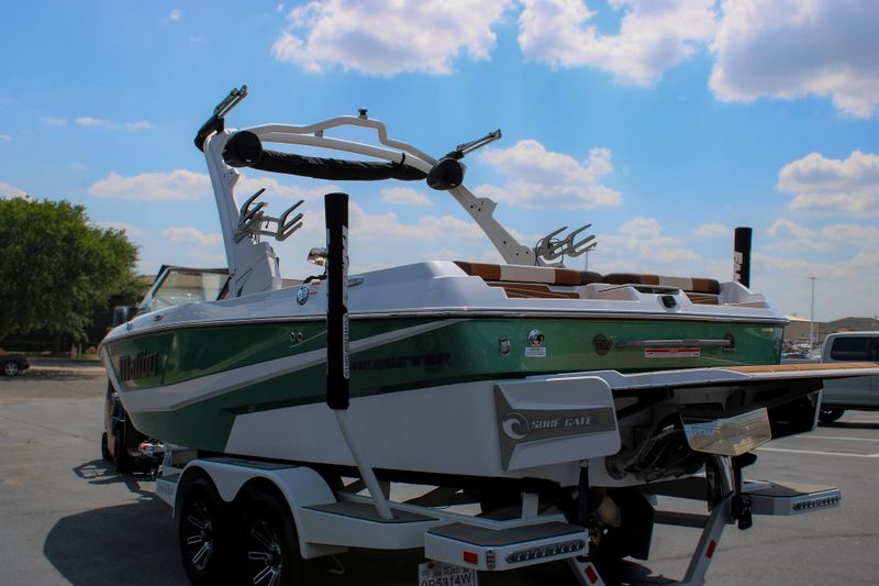 2024 MALIBU 21 LX  in a WHITE exterior color. Family PowerSports (877) 886-1997 familypowersports.com 