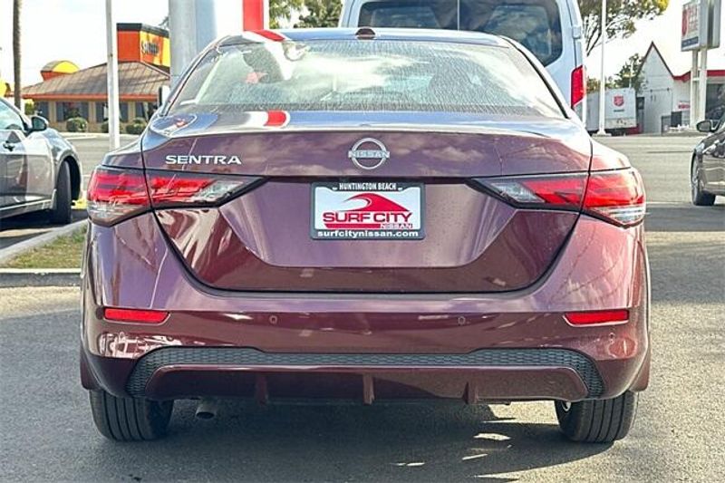 New 2025 Nissan Sentra SVImage 4