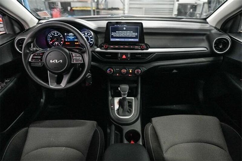 2022 Kia Forte LXSImage 11