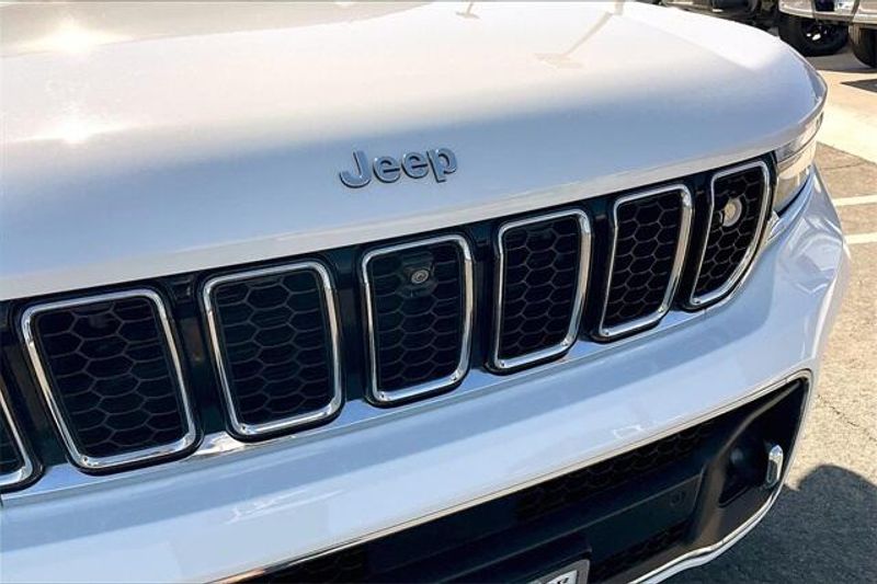 Used 2023 Jeep Grand Cherokee OverlandImage 30