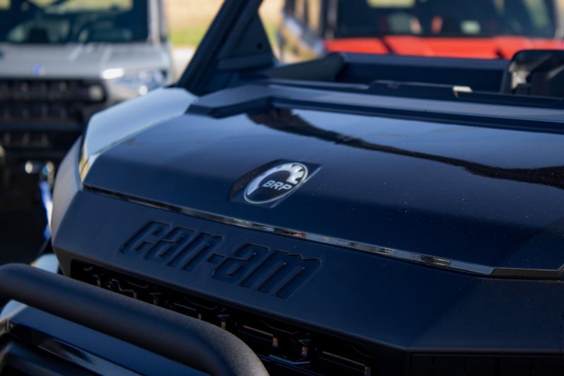 NEW 2026 CAN-AM DEFENDER XT HD11 WITH 1025 INCH TOUCHSCREEN Image 13