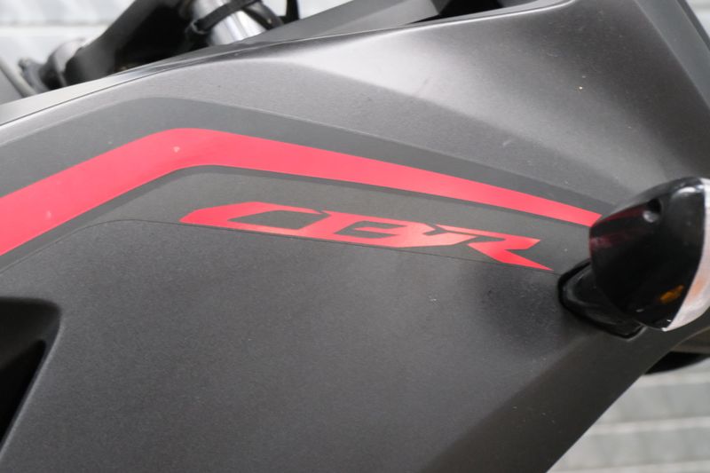 USED 2022 HONDA CBR300RA ABS Image 11