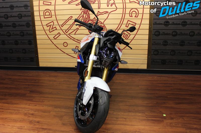 2024 BMW F 900 R Image 4