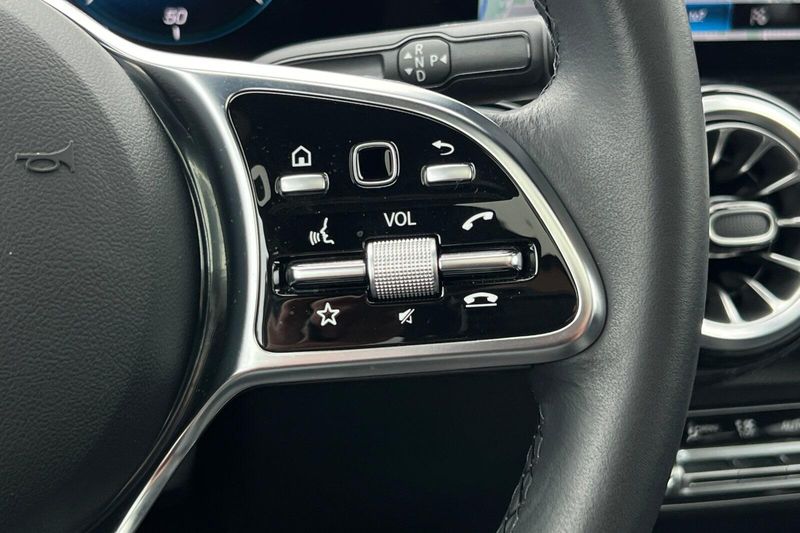 2023 Mercedes-Benz EQB 300Image 29