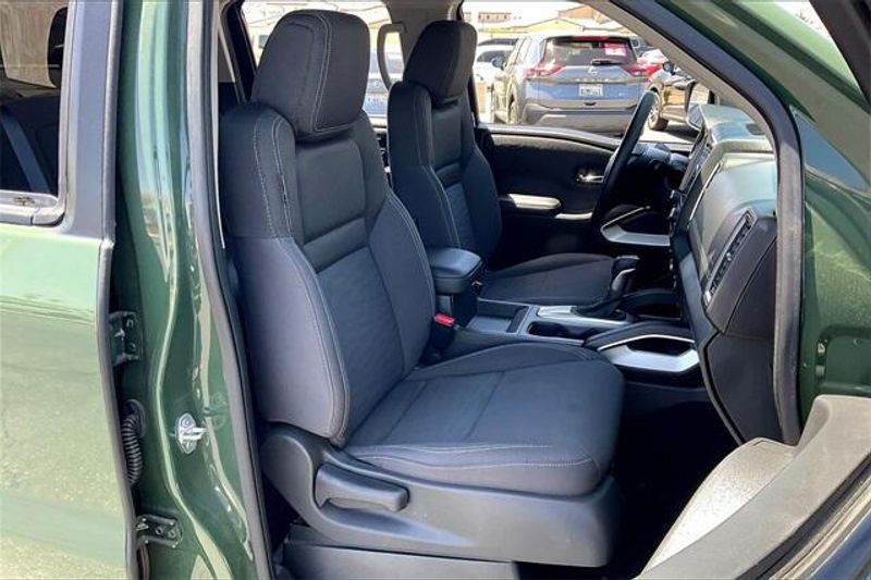 Used 2024 Nissan Frontier SVImage 6