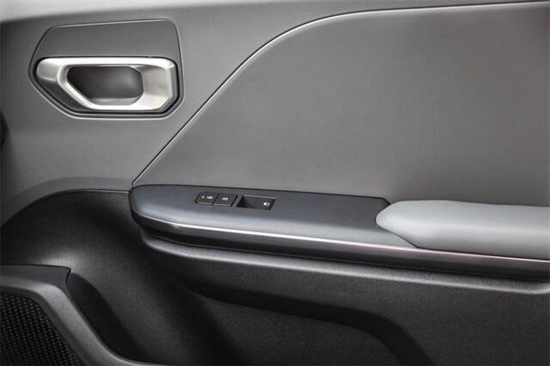 New 2025 Kia K4 LXImage 11