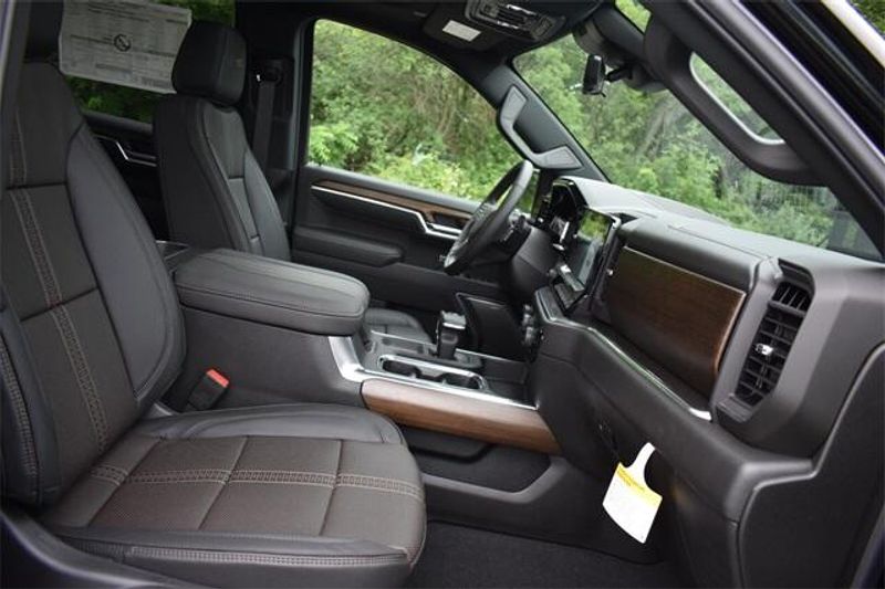 New 2025 Chevrolet Silverado 1500 High CountryImage 19