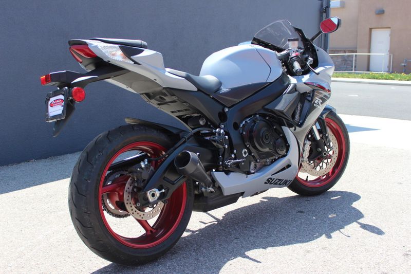 2023 Suzuki GSX-R600 CA Image 2