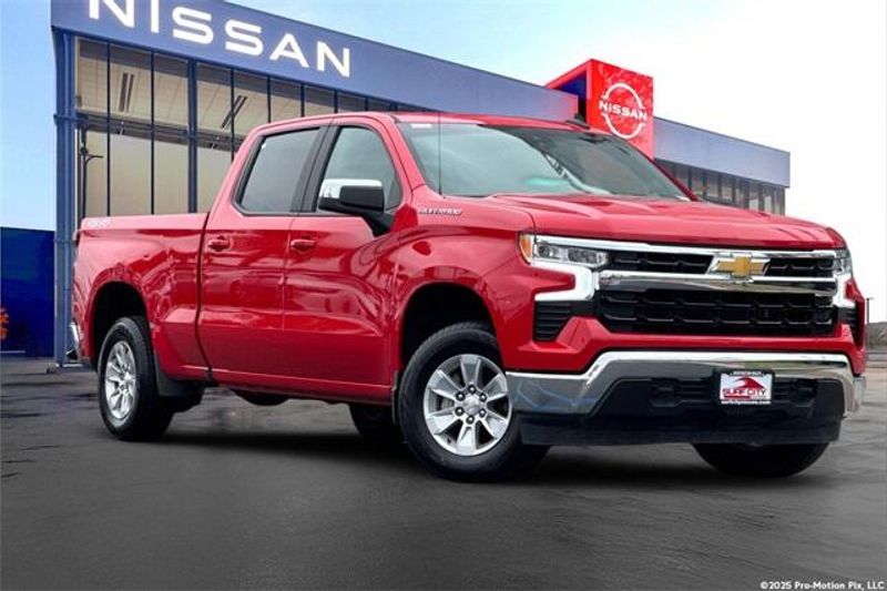 Used 2023 Chevrolet Silverado 1500 LTImage 1