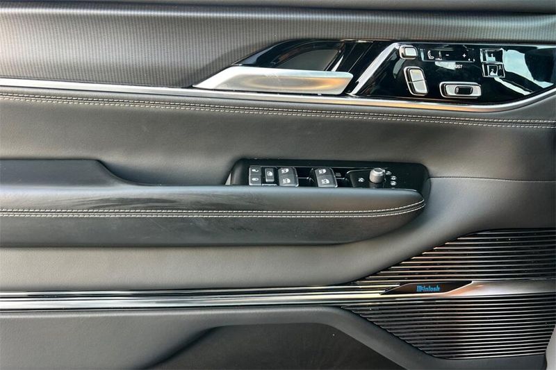2024 Jeep Grand Wagoneer L II photo 11