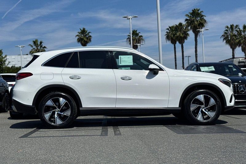 Used 2024 Mercedes-Benz GLC 300Image 3