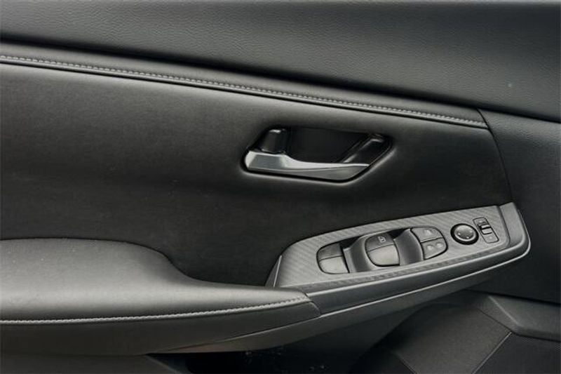 New 2025 Nissan Sentra SVImage 8