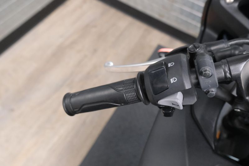 USED 2022 HONDA CBR300RA ABS Image 14