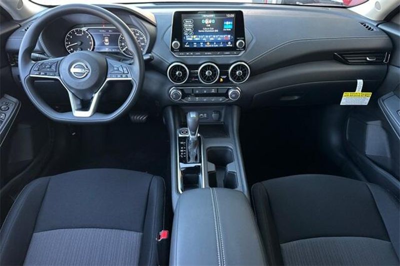 New 2025 Nissan Sentra SVImage 10