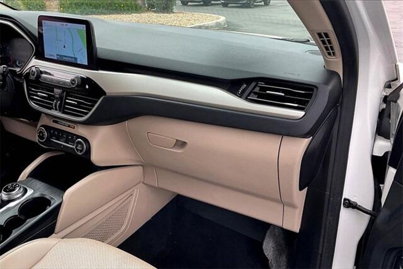 2020 Ford Escape SELImage 16