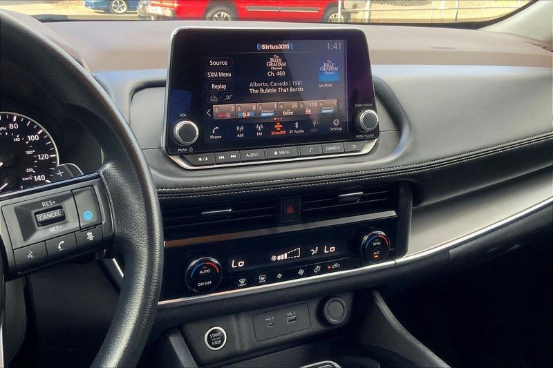 2023 Nissan Rogue SV photo 6
