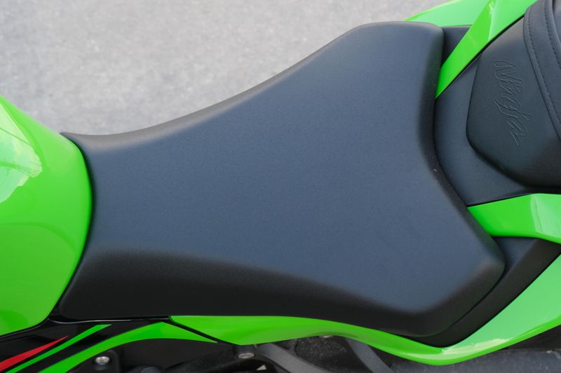 2023 Kawasaki NINJA ZX6R GREEN Image 12