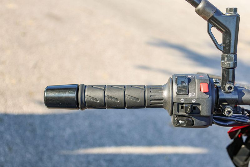 USED 2025 KAWASAKI Z500 SE ABS Image 24