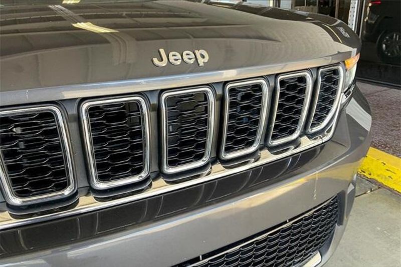 Used 2023 Jeep Grand Cherokee LaredoImage 30