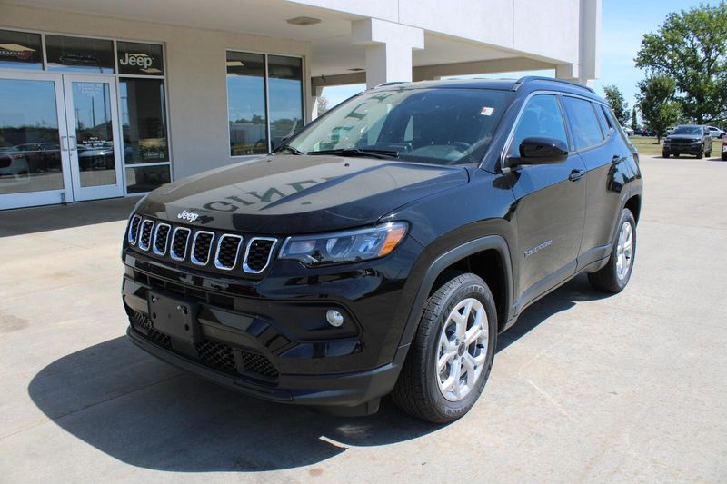 2025 Jeep Compass Latitude photo 2