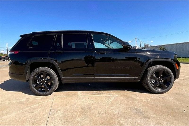 2024 Jeep Grand Cherokee L Limited 4x4Image 15