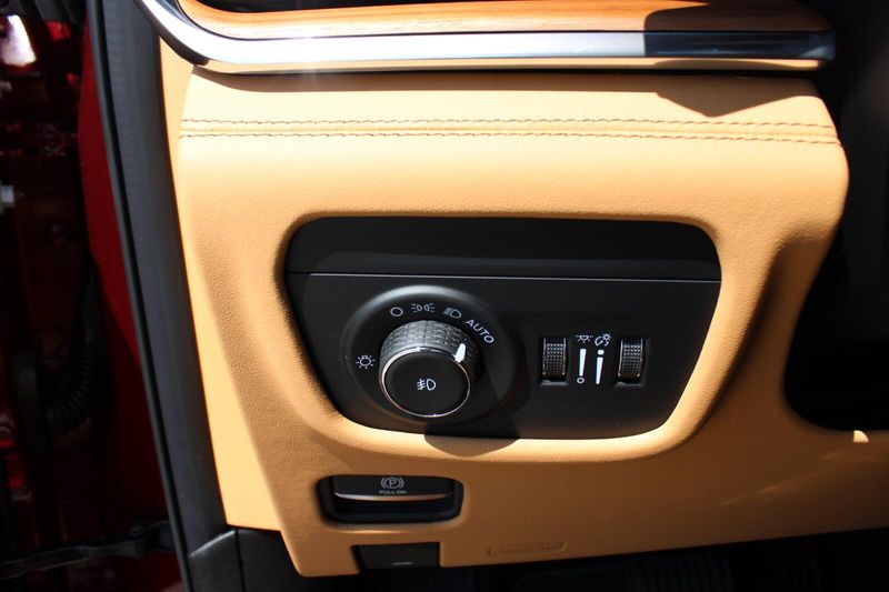 2025 Jeep Grand Cherokee L Summit Reserve photo 13