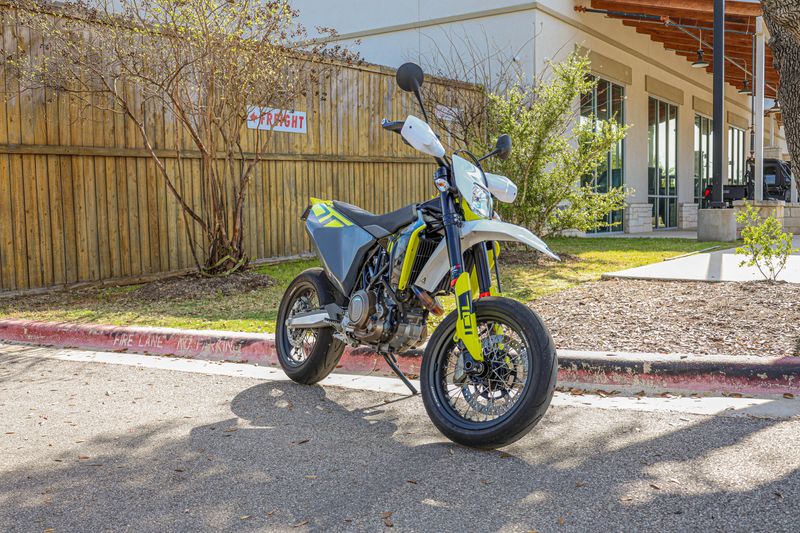 USED 2023 HUSQVARNA SUPERMOTO 701 Image 1