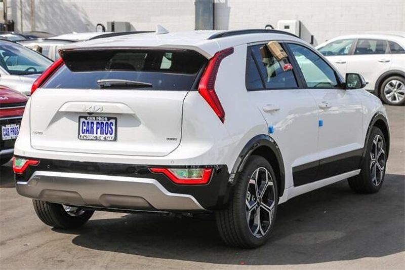 New 2025 Kia Niro EX TouringImage 17