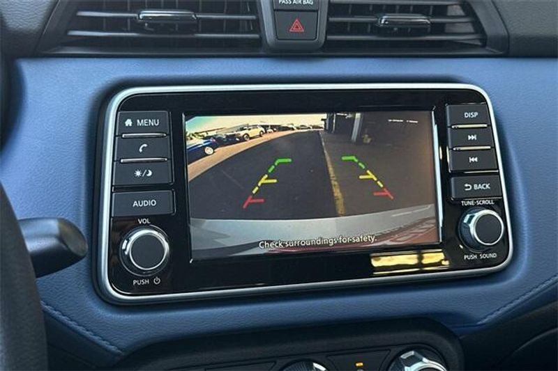 New 2025 Nissan Versa 1.6 SVImage 13