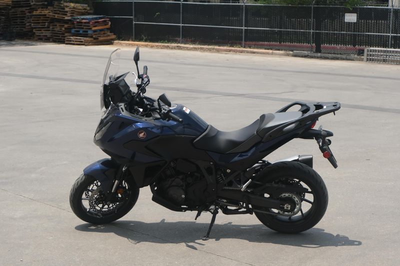2025 Honda NT1100D PEARL HAWKEYE BLUE Image 6