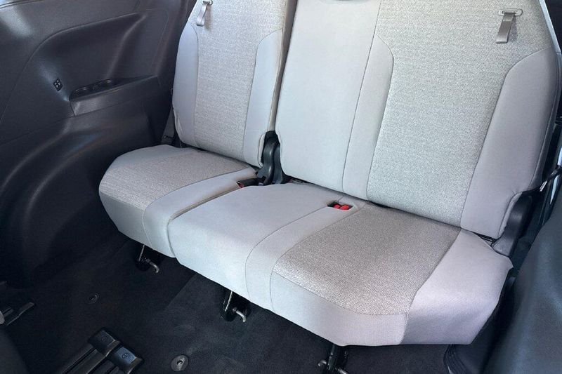 Used 2026 Toyota Sienna LEImage 14