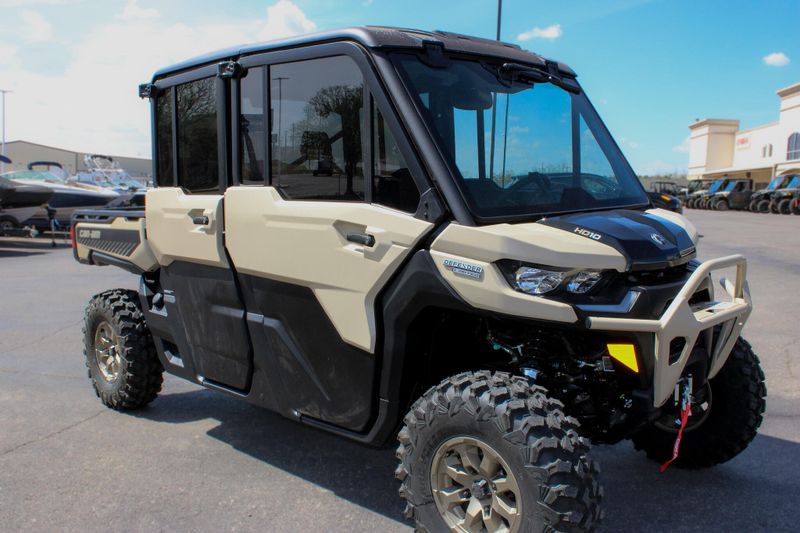 2025 Can-Am DEFENDER MAX LIMITED CAB HD10 DESERT TAN AND STEALTH BLACK Image 3