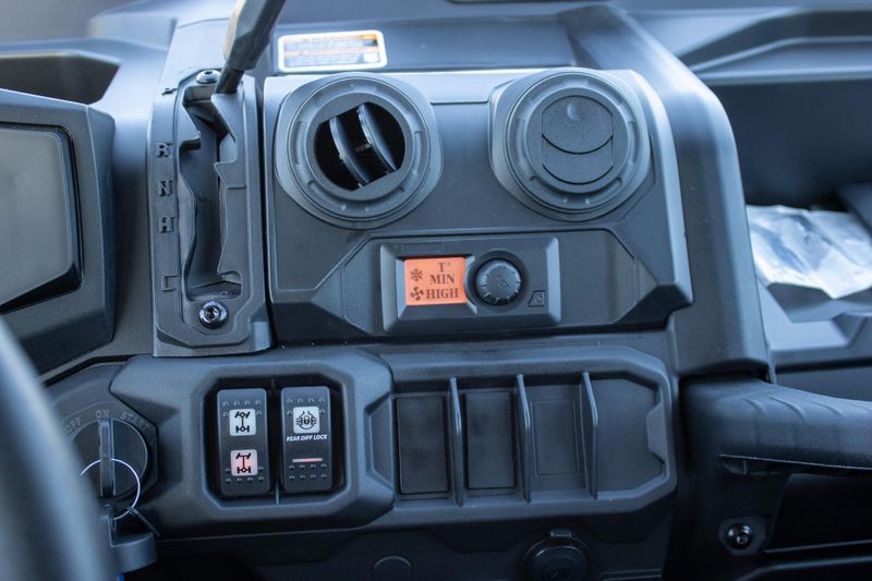 NEW 2026 CAN-AM DEFENDER MAX DPS CAB HVAC HD10 Image 16